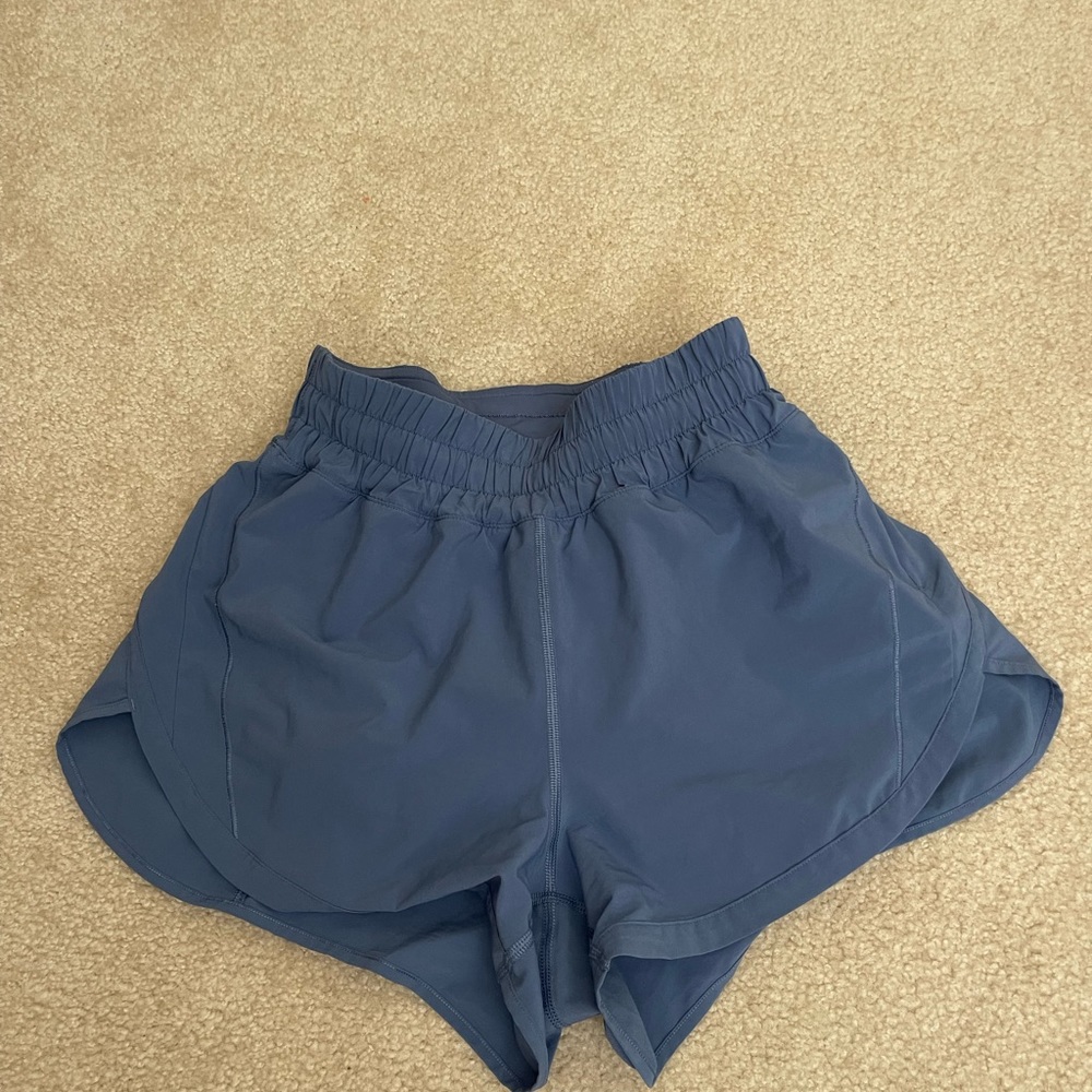 Lululemon size 4 mid rise 3 inch hotty hots